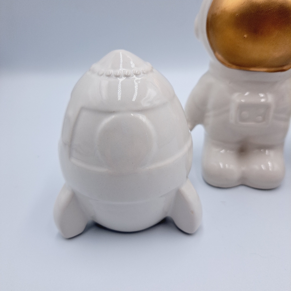 Reach For the Stars With Astronaut Bank, Star & Spaceship Ceramic Set - Picture 2 of 10